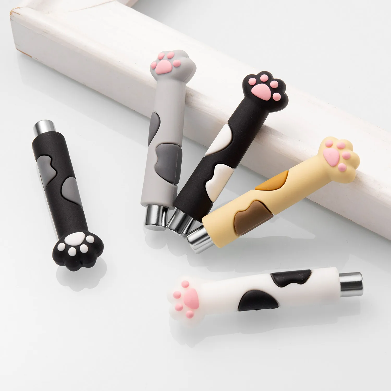Ergonomic Cat Paw Nail Magnet with Silicone Handle and Shatterproof Glass