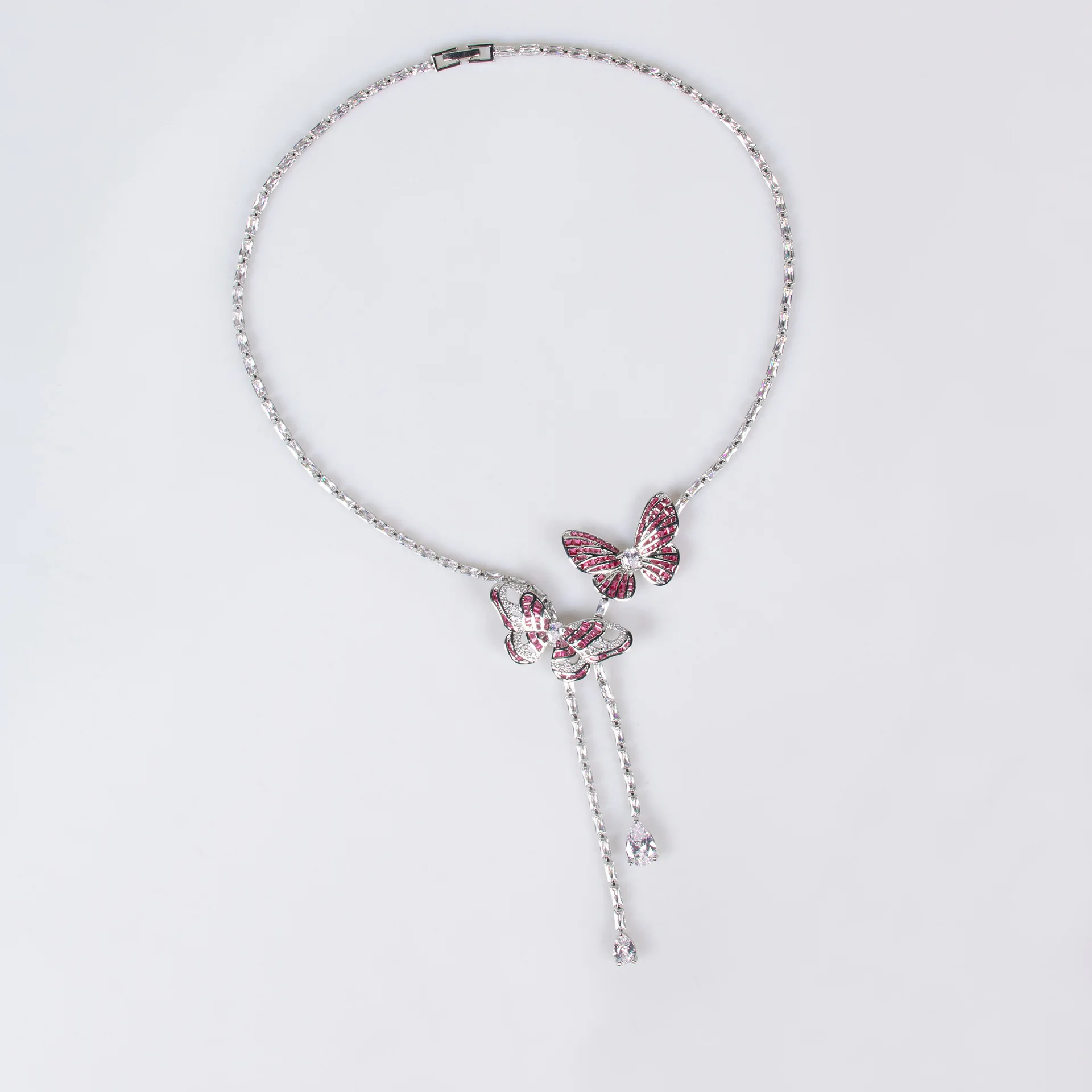 طقم مجوهرات فراشة فاخر مرصّع باللون الأحمر