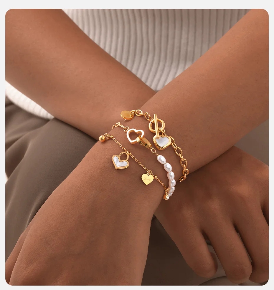 Vnox Liebesherz-Armbänder für Frauen, ineinandergreifende Herz-Charm-Armbänder, Geschenk für Sie, versprechendes Geschenk aus vergoldetem Edelstahl – Detail 2