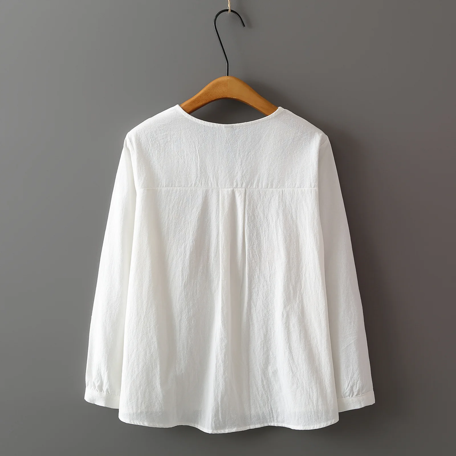 Plus Size Women's Blouses Autumn New V-Neck Embroidered Flower Long Sleeve Washed Cotton Linen Shirt 5228