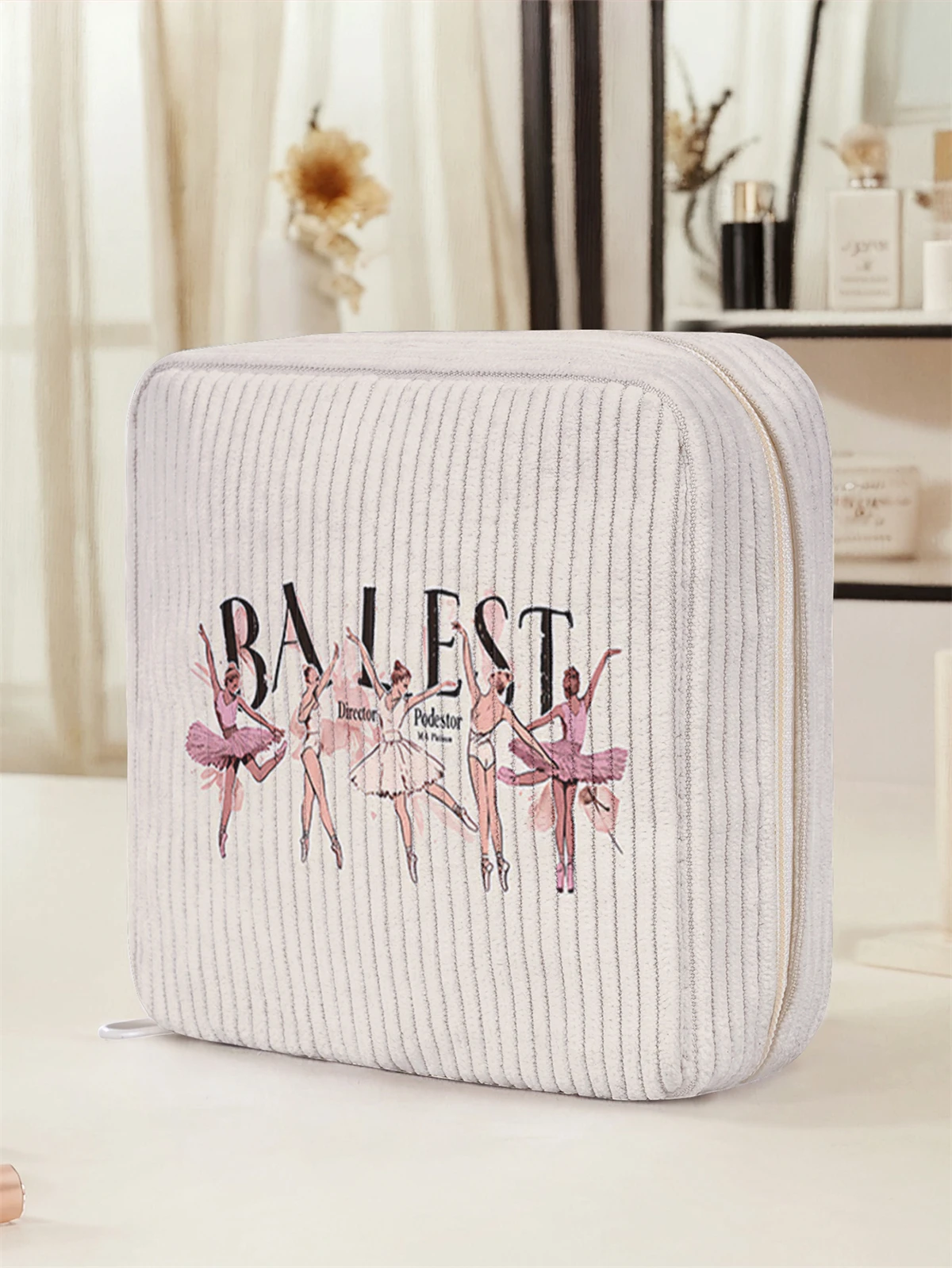 Cartoon printed sanitary napkin storage bag, women's lightweight tissue bag, sanitary tissue bag