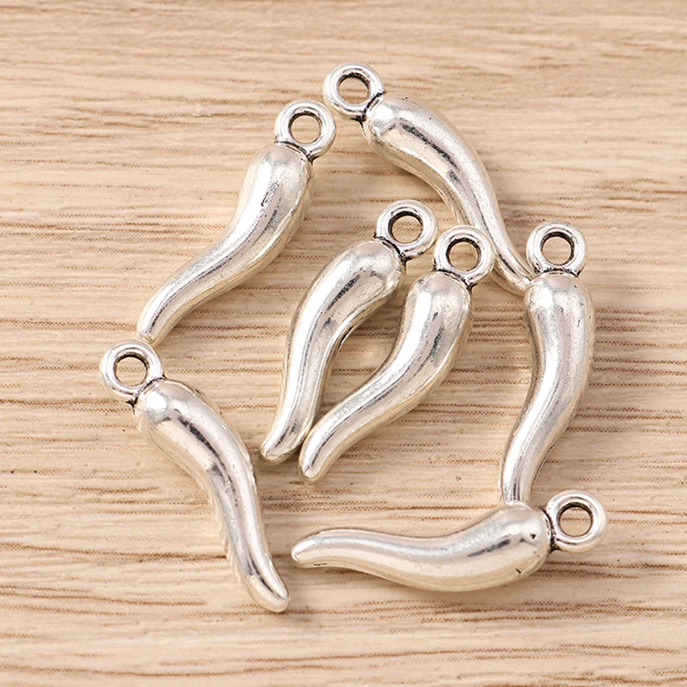 Tusember 30 Stück 18 x 5 mm Legierung Metall Chili Charms Pfeffer Anhänger für DIY süße Ohrring Halsketten handgemachte Schmuckherstellung Handwerk
