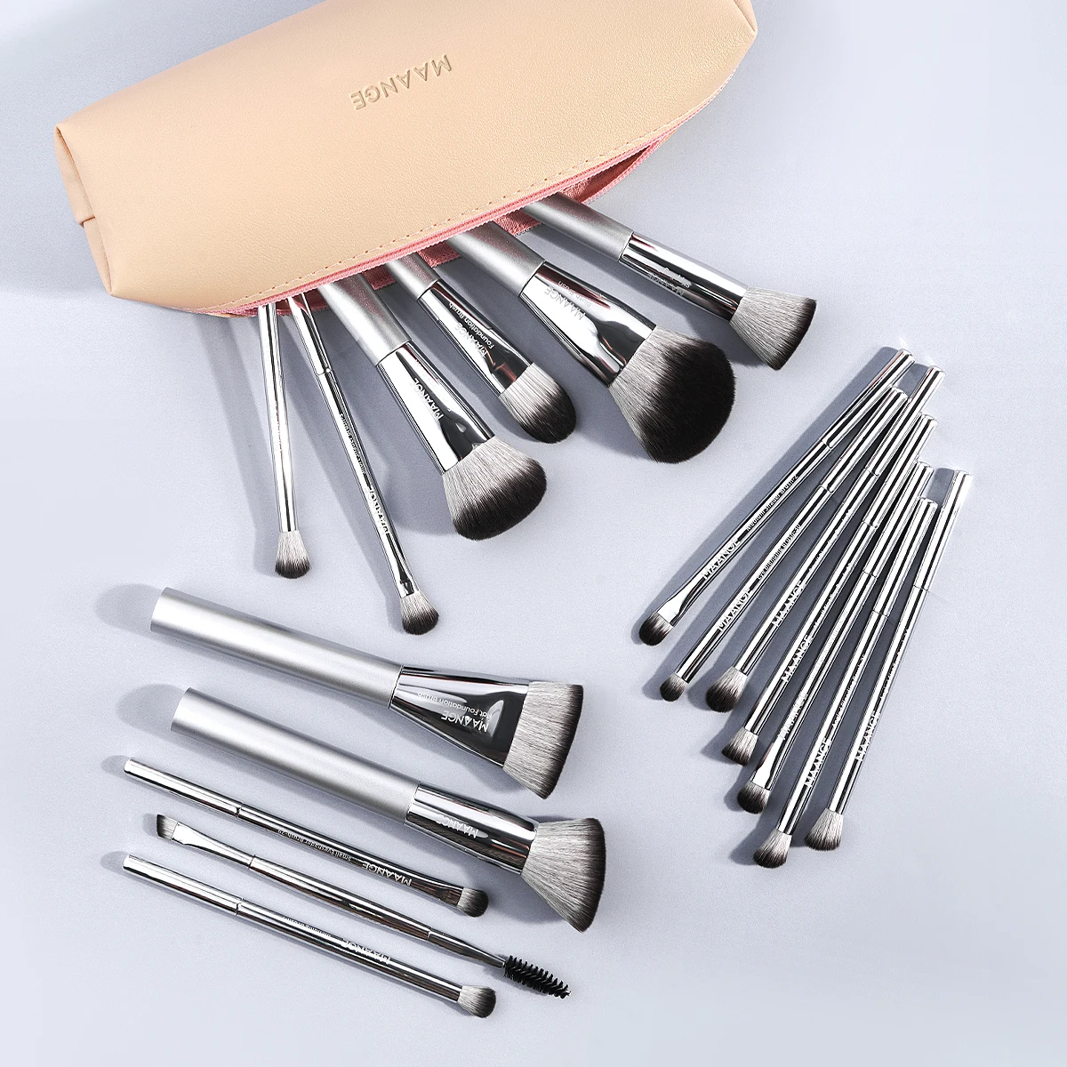 مجموعة فرش مكياج مكونة من 19 قطعة من MAANGE مع حقي...