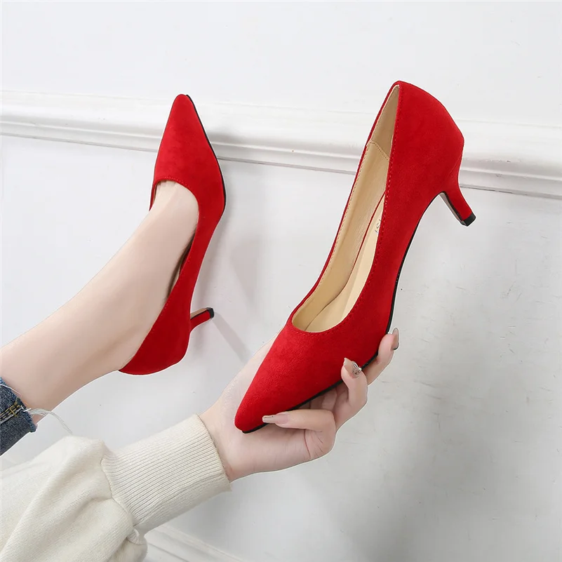 Chaussures femme à talon bas alliant confort et raffinement