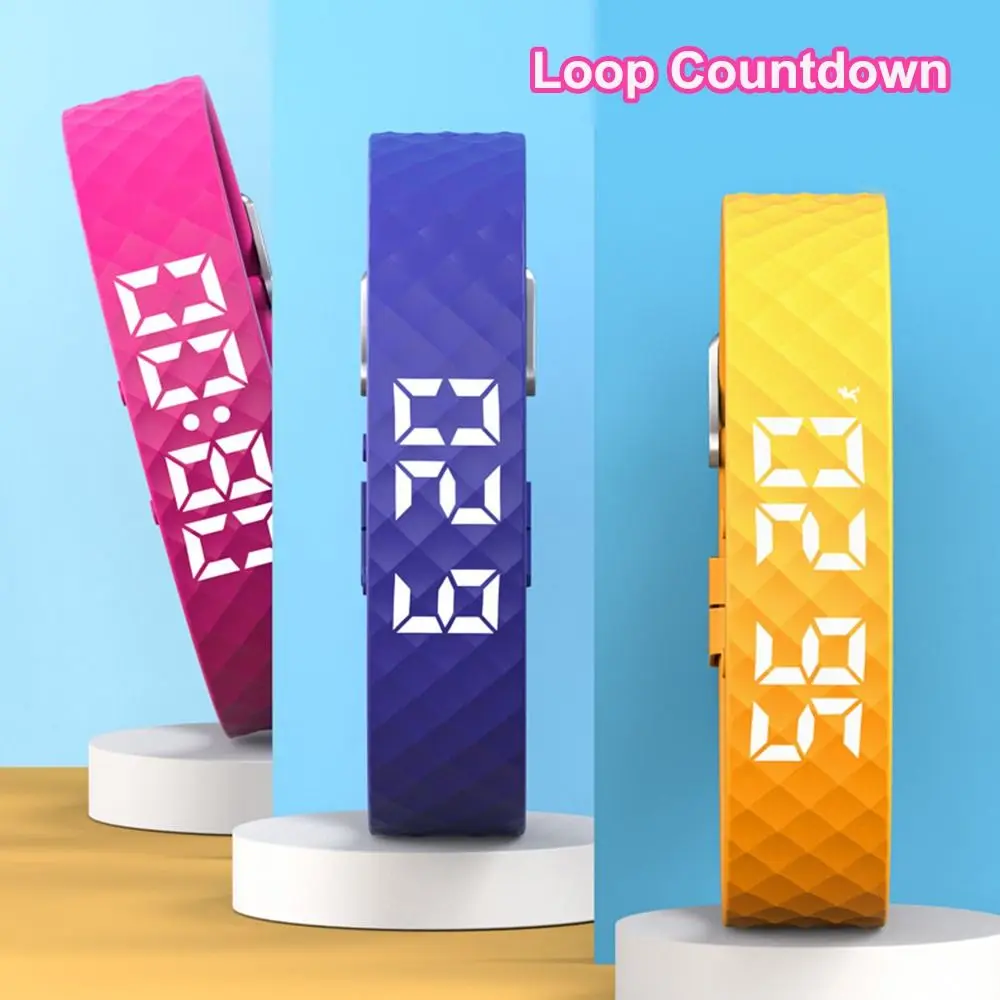 LED 디지털 알람 시계 시계 8세트 알람 설정 조정 가능한 진동 알람 팔찌 스누즈 방지 방수