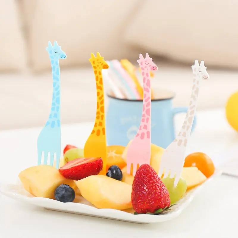 EW Giraffe Fruit Fork Cute Children's Plastic Tableware Set Creative Tableware Dessert Fork 12 PCs Set fruit fork