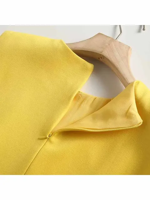 Slim mini dress with o neck in yellow