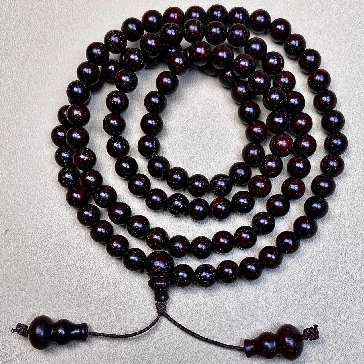 

Natural India's Old Materials Are Full of Venus Small Leaves Red Sandalwood 108 Men's Hand Ornaments Buddhist Beads and Women's