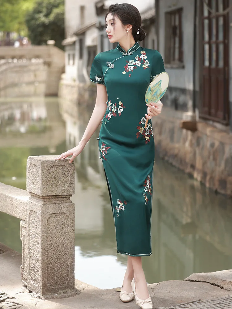 

FZSLCYIYI Vintage Floral Embrodiery Short Sleeve Satin Women Long Qipao Chinese Mandarin Collar Femme Cheongsam Dress