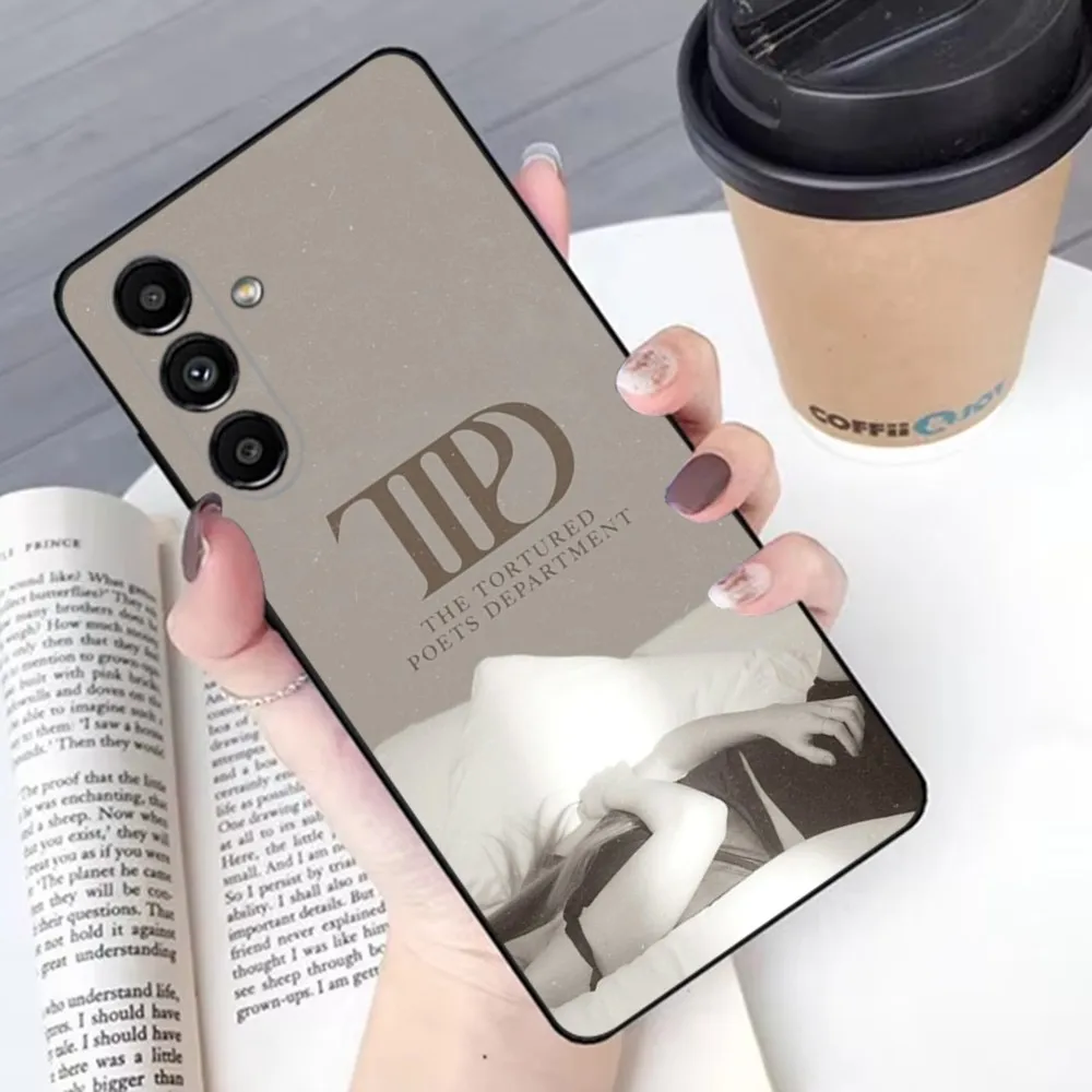 thumbnail image 1 of Funda de teléfono T-TaylorS TTPD S-SwiftS para Samsung S24,23,22,30,21,10,9,Ultra,Plus,Lite,FE, silicona suave negra, 1 of 5