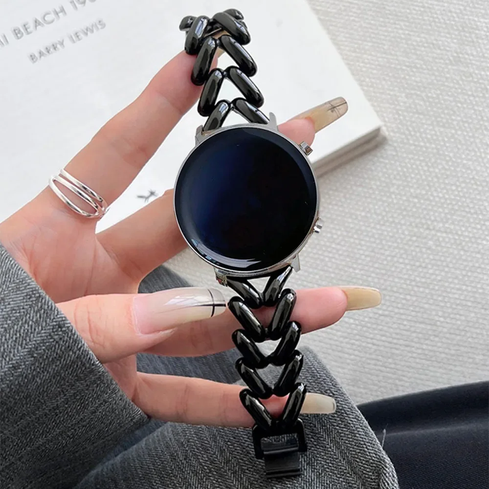 Luxury Love Heart Metal Bracelet Strap for Smartwatches – Elegant Women's Accessory