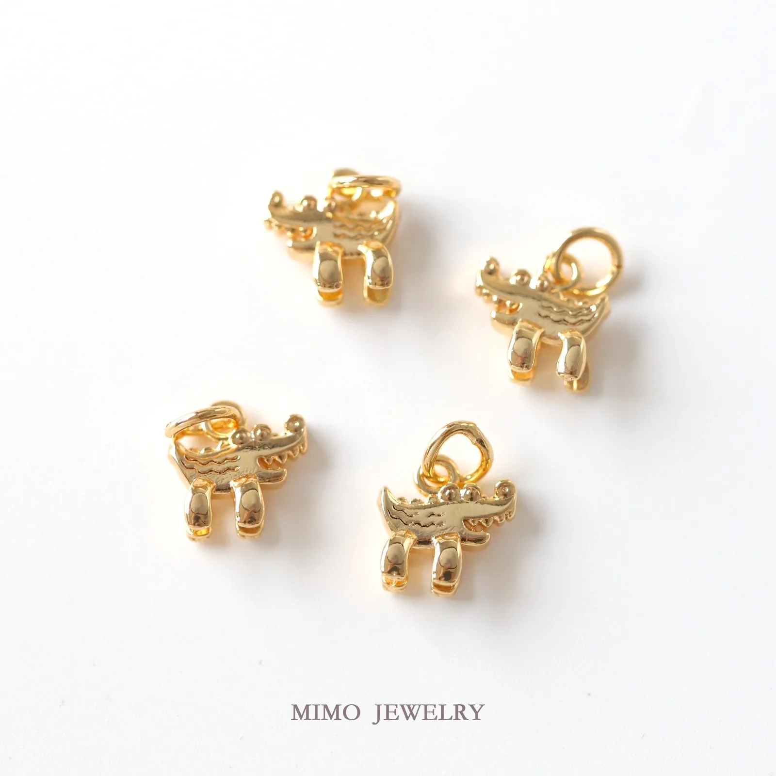 귀여운 악어 동물 장난감 스타일 참 펜던트 DIY 핸드메이드 황동 금도금 액세서리 11*11mm