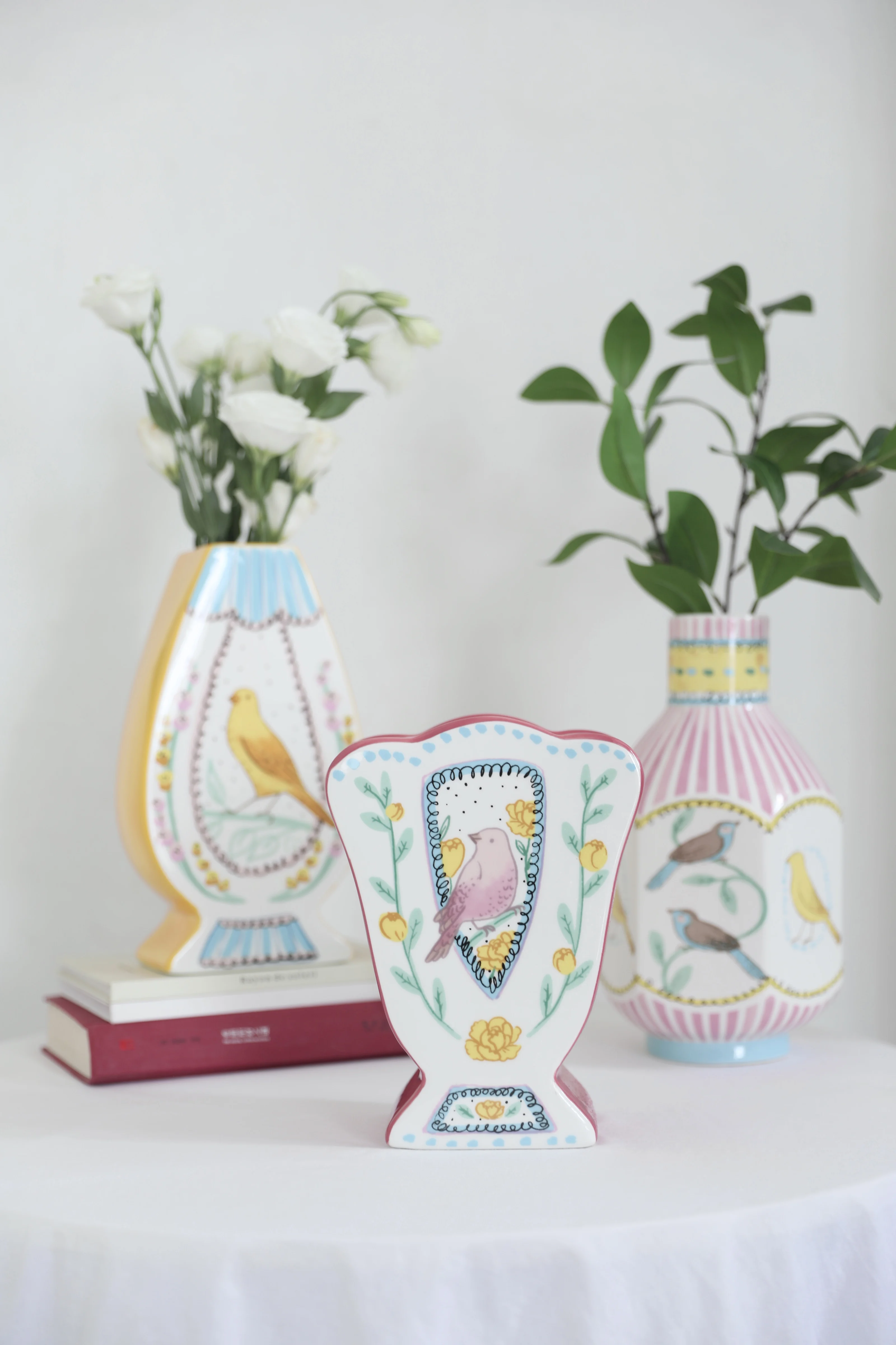 

Nightingale and Rose Flourishing Peach Blossom Double-sided Hand-painted Ceramic Vase