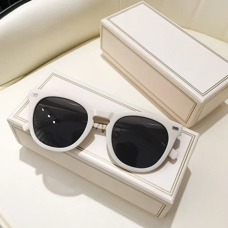 

Retro Square Men Rivets Sunglasses Shades UV400 Fashion Women Green Sun Glasses