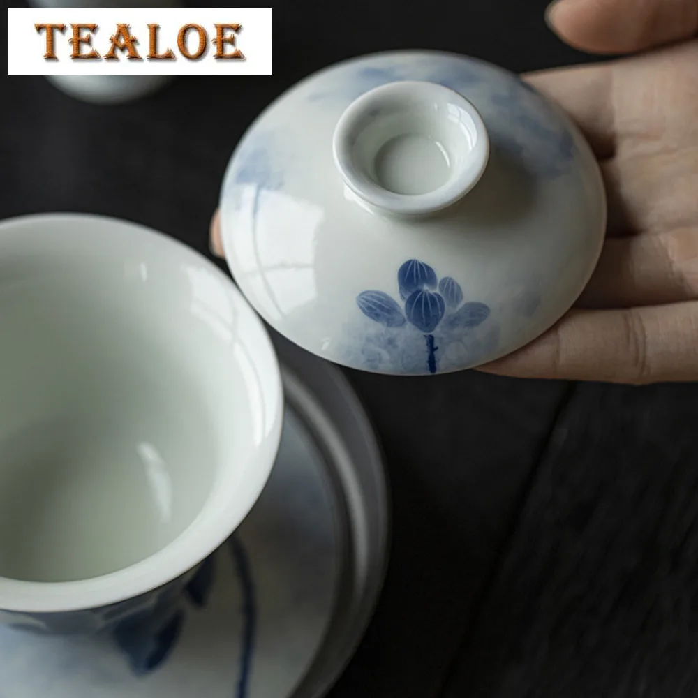 110ml Hand Drawn Lotus Cover Bowl Blue and White Porcelain Art Gaiwan Traditional Anti Scald Tea Tureen Tea Brewing Cafes Gifts