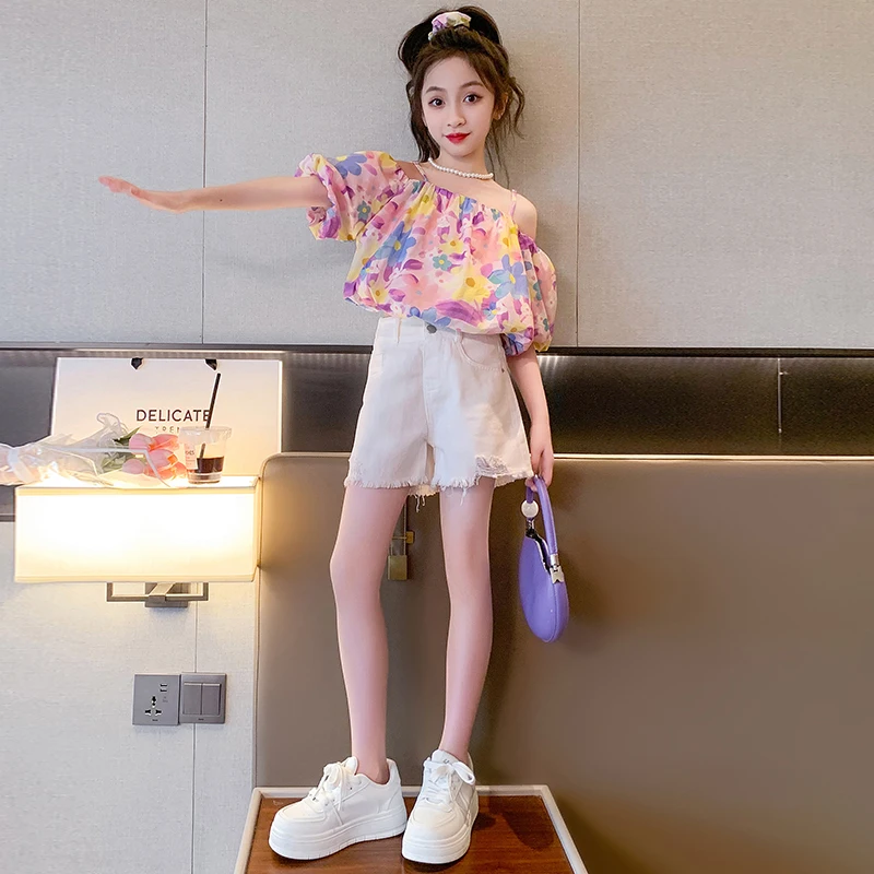 

New Childrens Floral Short Sleeved Fringe Shorts Two-piece Set For Girls Fashionable Suspender Top Casual Shorts Summer Clothing