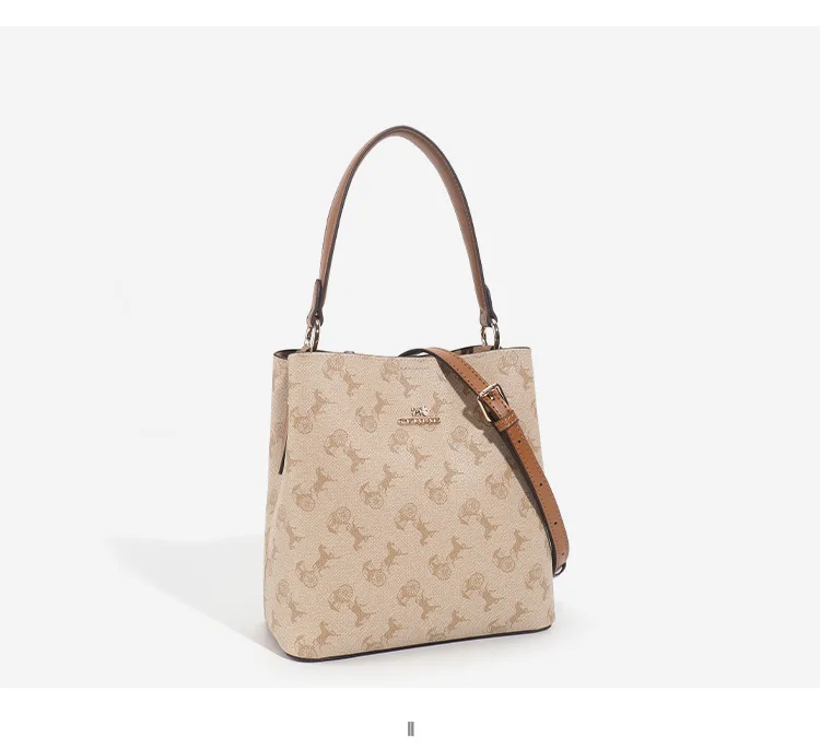 حقائب نسائية فاخرة بتصميم كروس بودي وأبعاد 21*10*2...