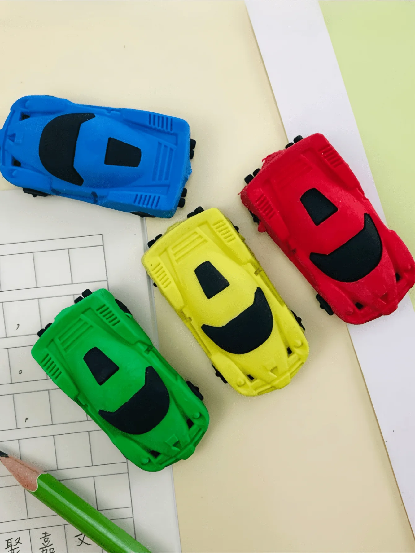 Gomma da cancellare creativa a forma di auto - immagine 2