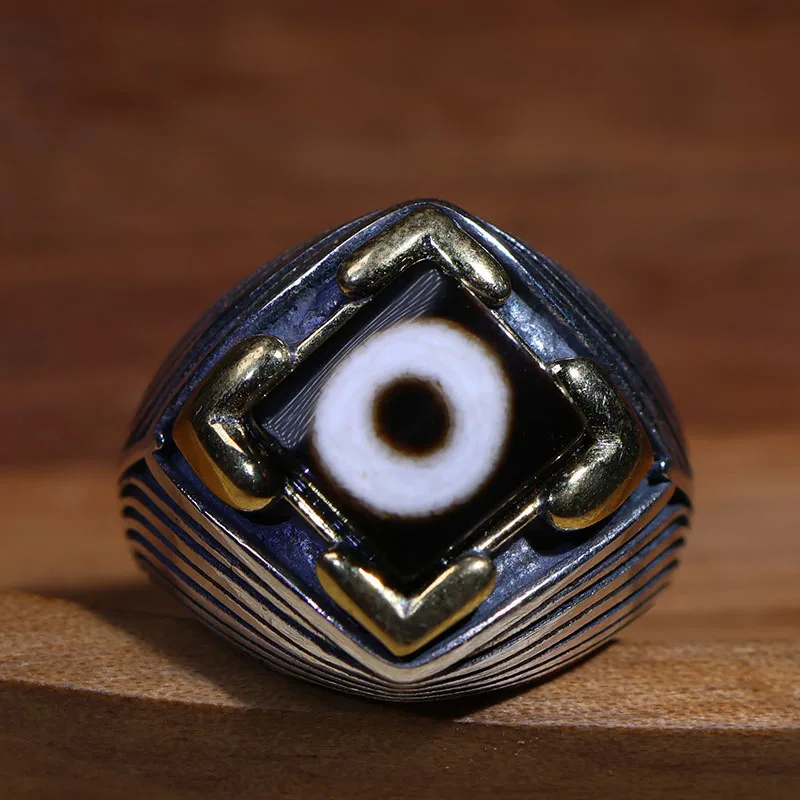 

Tibet Tianzhu Ring: A Broken Bead Silver Ring Set with Clear Bite Color, Retro and Advanced Feeling Temperament Ring
