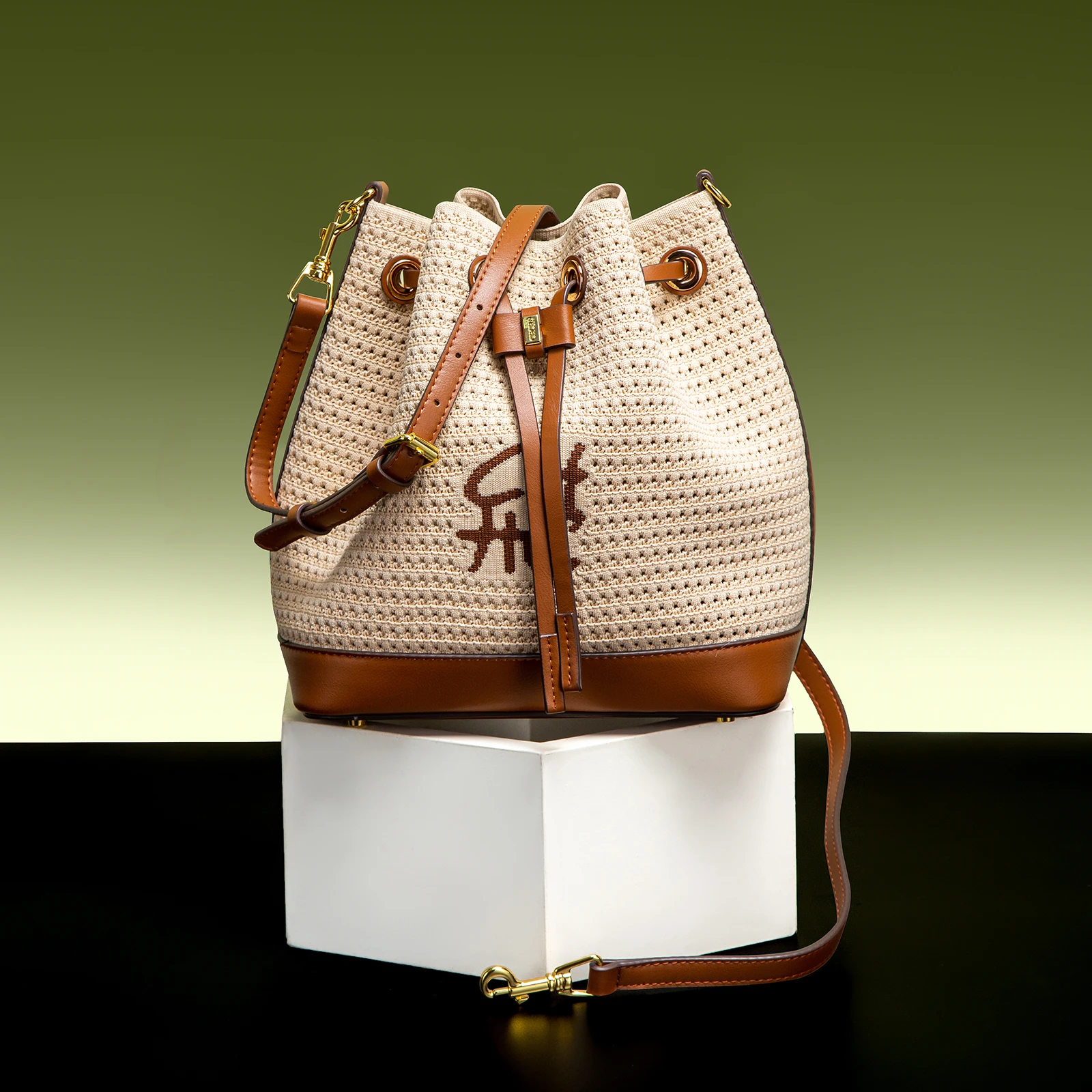 حقيبة دلو نسائية مصممة بأسلوب العطلات، وهي حقيبة ك...