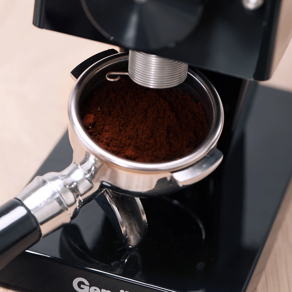 Gemilai CRM9009 Coffee Bean Grinder Household Electric Bean Grinder Freshly Ground Espresso Stainless Steel Core 220V 3