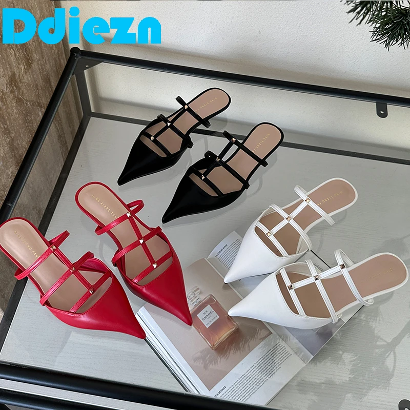 

Шлепанцы женские с заклепками, туфли на низком каблуке, заостренный носок, без застежки, сандалии, сланцы, красные, 2024