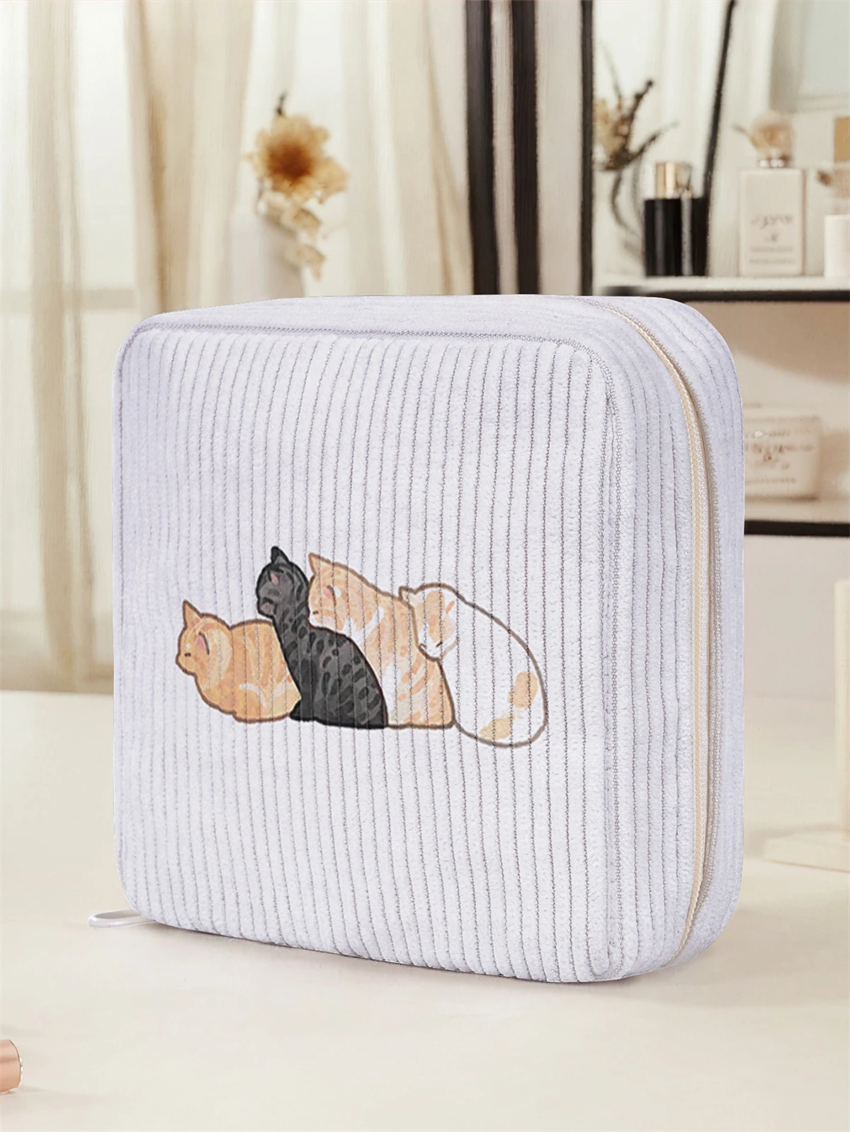 Cartoon cat pattern printed sanitary napkin storage bag, women's lightweight tissue bag, sanitary tissue bag