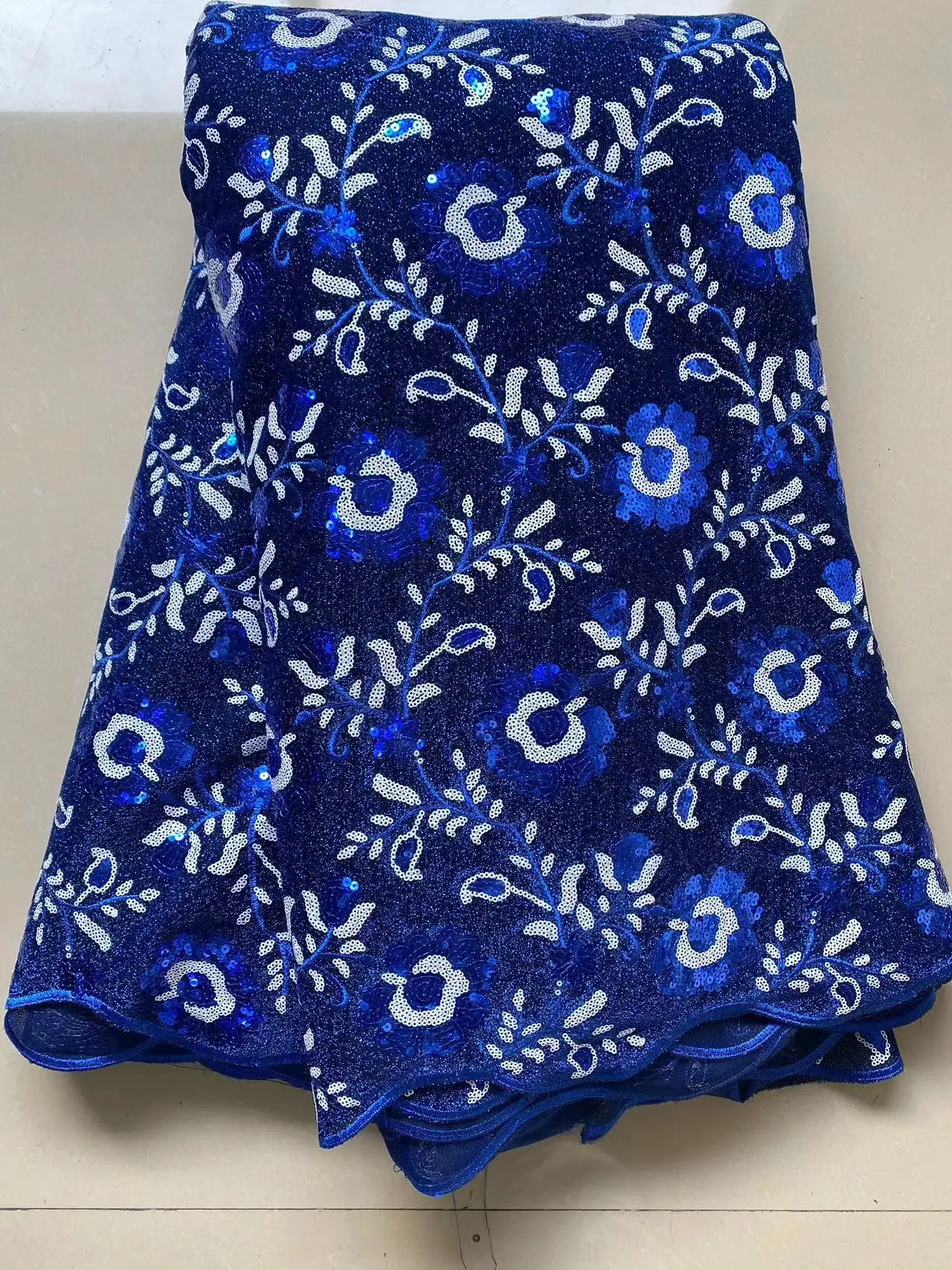 

2023 Высококачественная синяя африканская нигерийская бархатная кружевная ткань с вышивкой французские блестки кружевная ткань для свадебного платья 5 ярдов