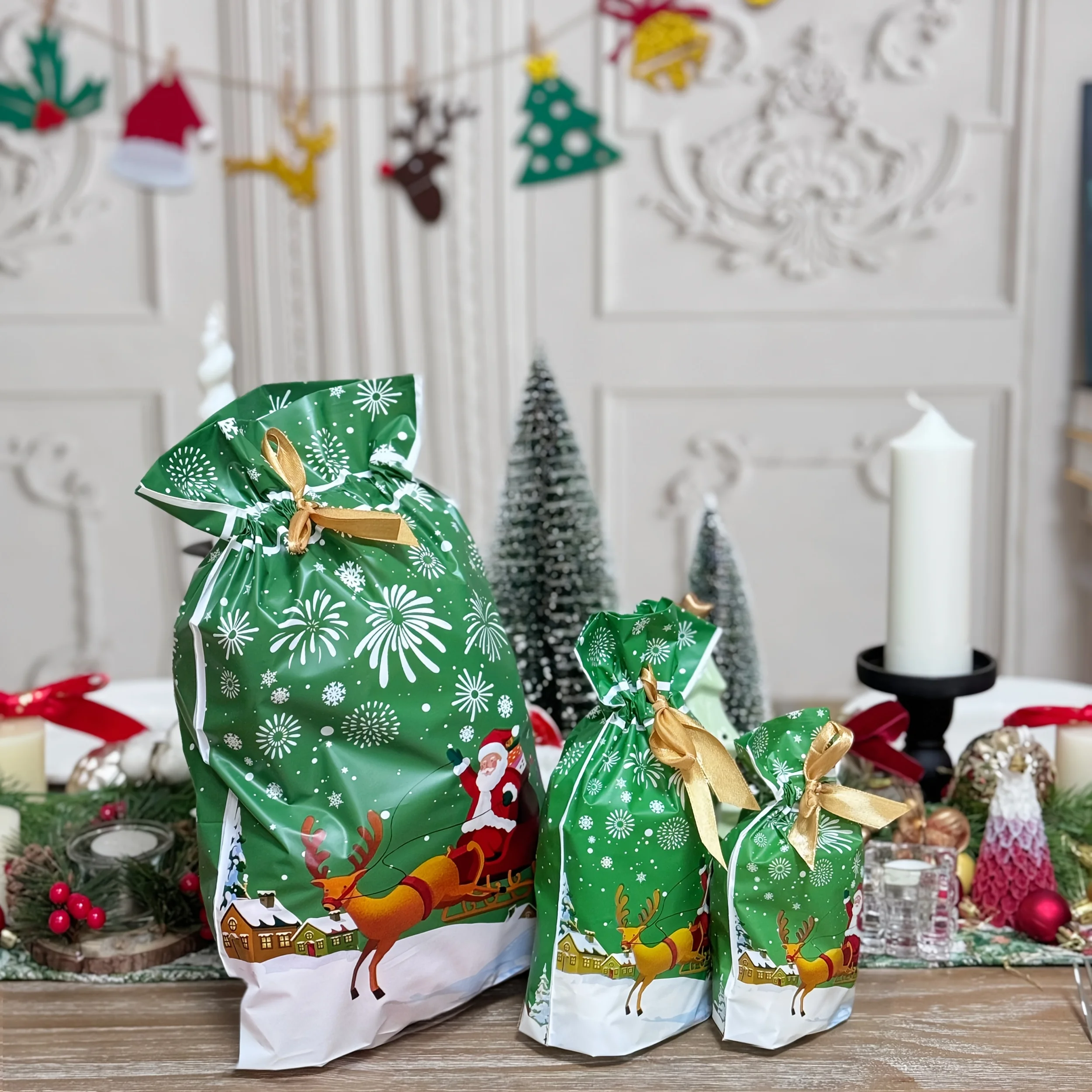 10 Stück/Set, Weihnachts-Geschenktüten aus Kunststoff, Band-Geschenkverpackungsbeutel, Beutel mit Kordelzug, grüne Elch-Weihnachtsmann-Keksbeutel, Süßigkeitentüten – Detail 1