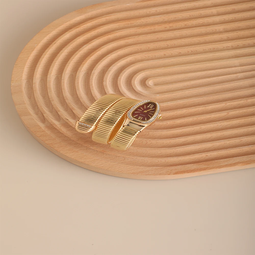 New Snake shaped Diamond encrusted Women's Watch, Personalized Fashion Wrapped Women's Quartz Watch Bracelet, Women's Watch