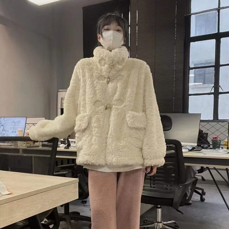 

Модные женские пальто и куртки 2023, зимняя уличная одежда, Слитная утолщенная Женская куртка из искусственного кроличьего меха с овечьей пряжкой