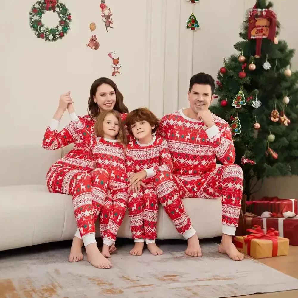 thumbnail image 1 of Conjunto de pijama navideño con estampado de árbol de Papá Noel de invierno 2024, conjunto a juego para mamá, hija, papá e hijo, traje de 2 piezas, ropa de hogar, look familiar navideño, 1 of 5