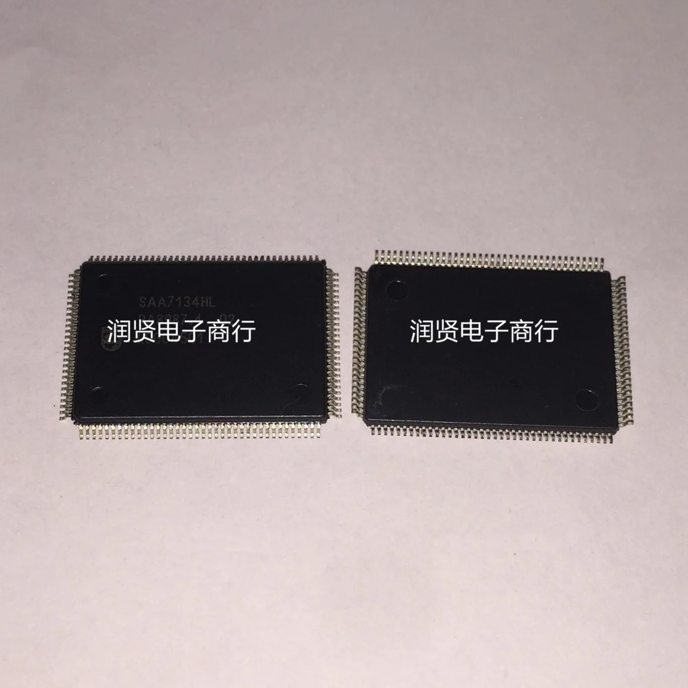 

Новые оригинальные SAA7134HL QFP 2 шт.