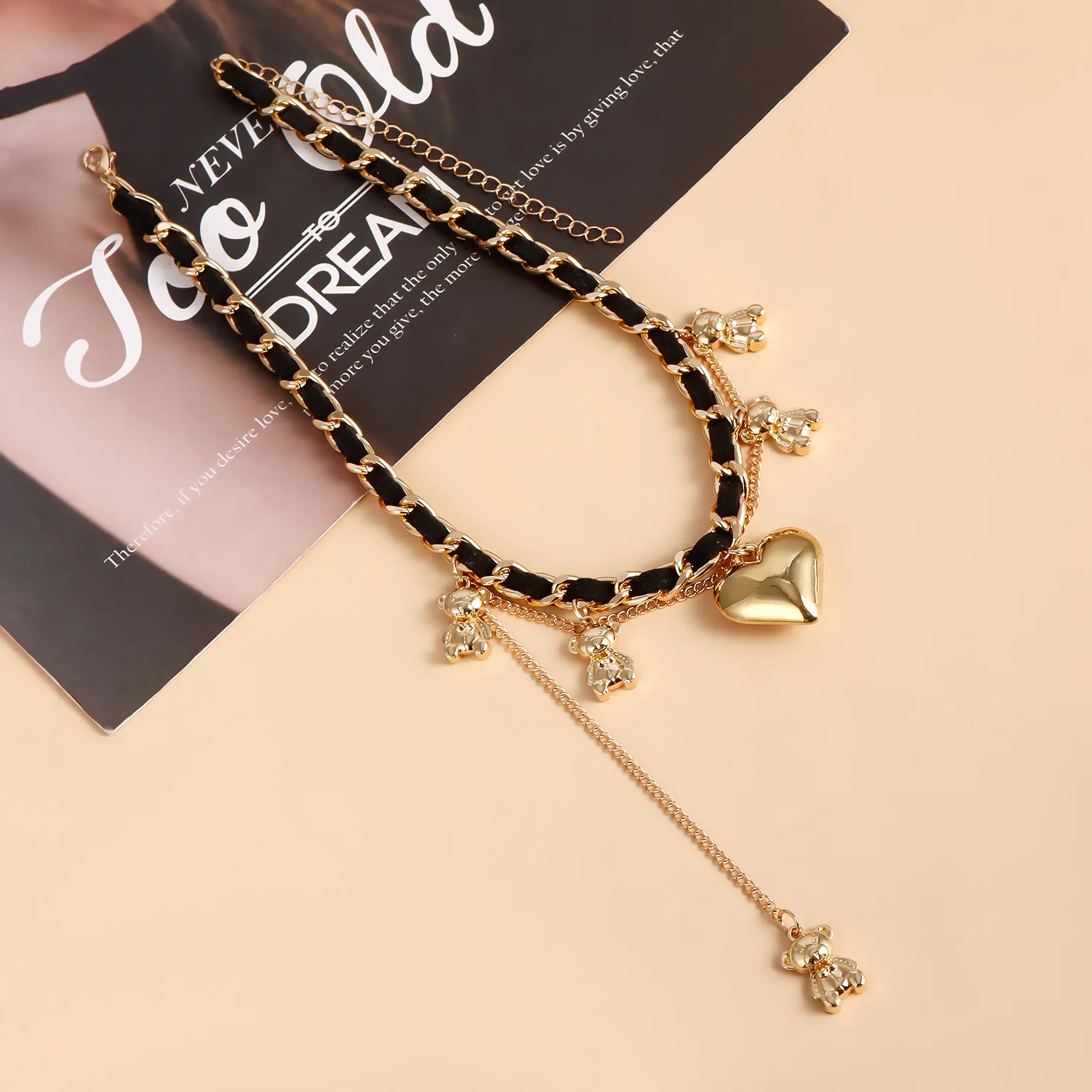 Exaggerated Hip Hop Twist Chain Heart Bear Pendant Necklace Women Collares Velvet Chunky Choker Necklace Steampunk Jewelry