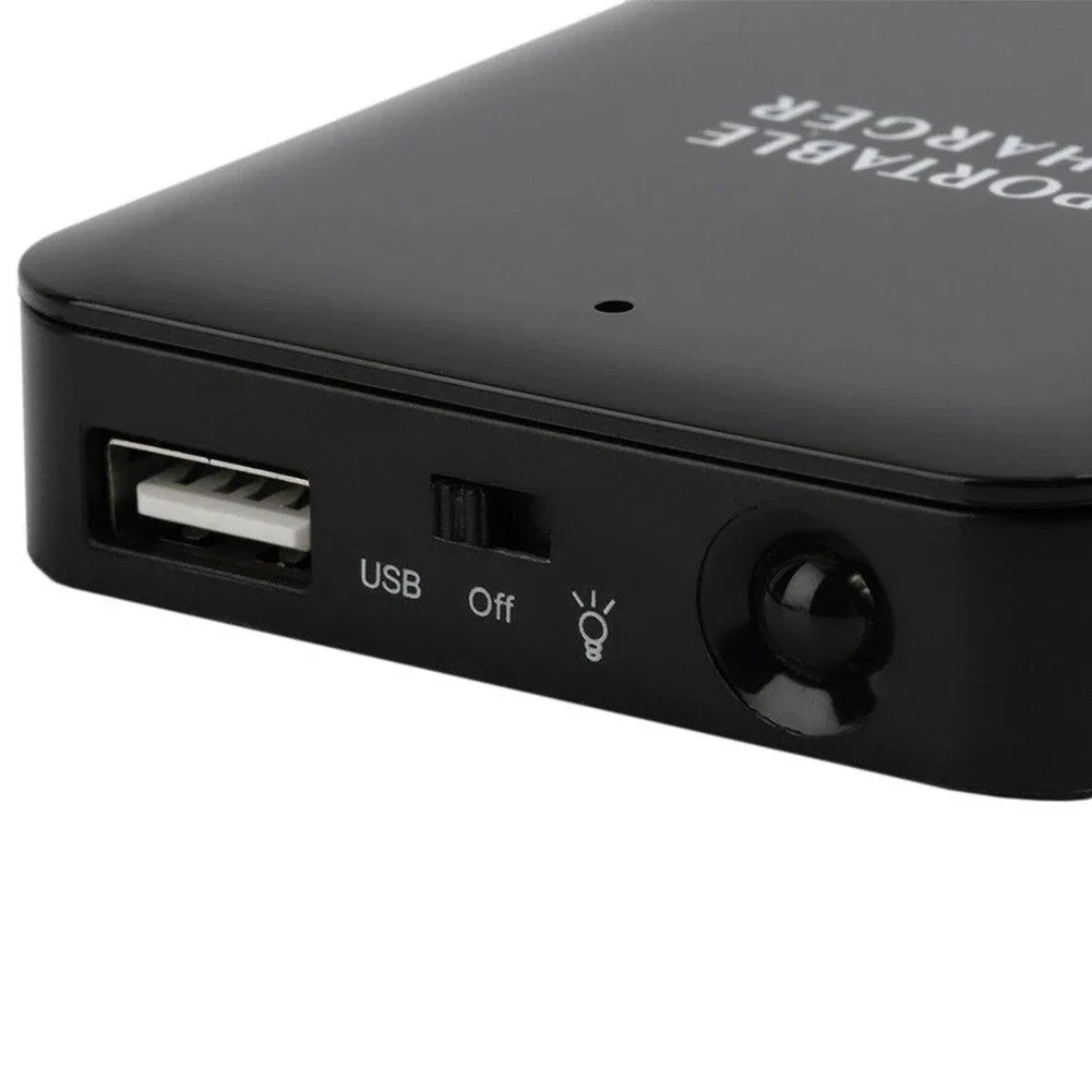 Cargador de Emergencia USB 4xAA con Linterna LED