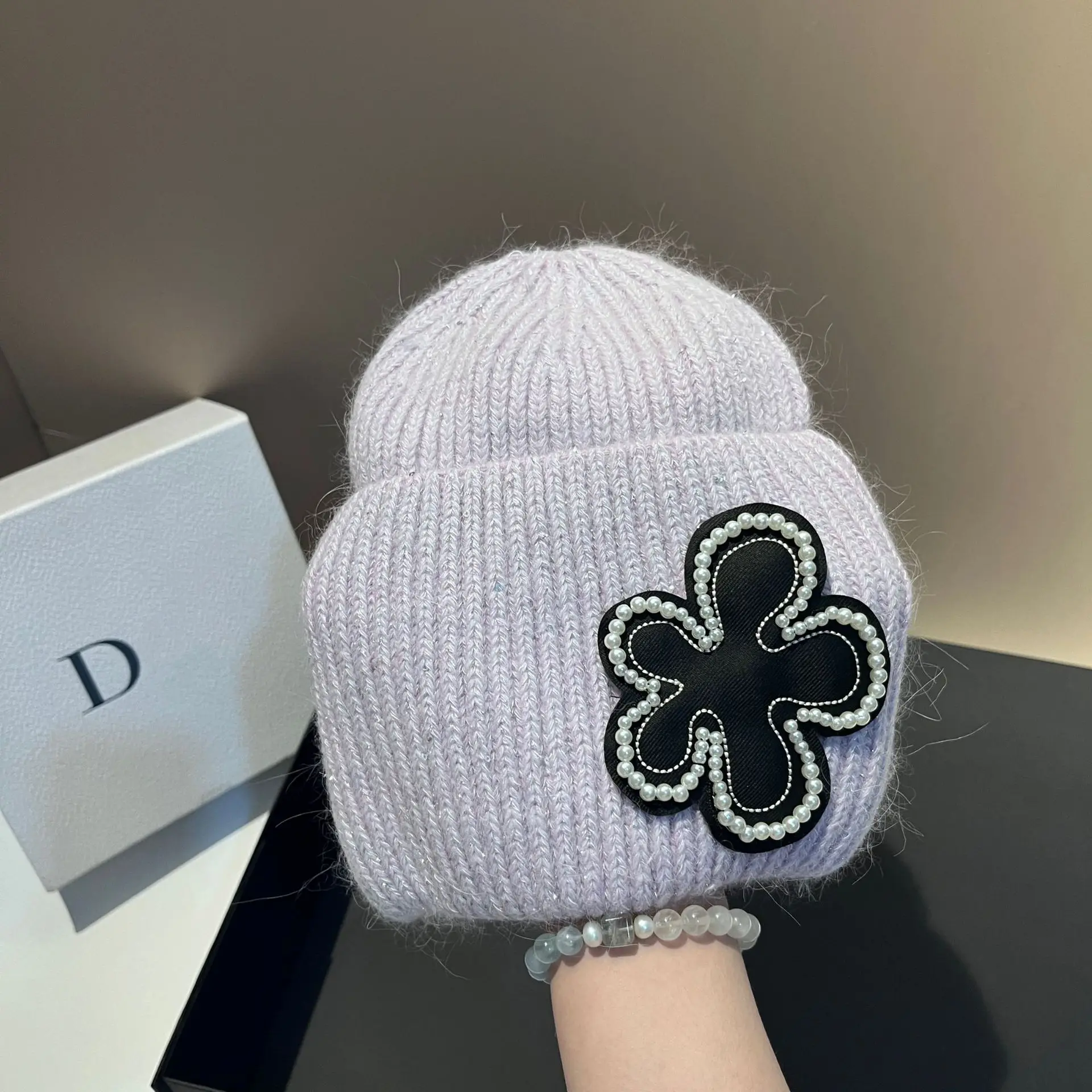 Chapeau de bonnet de fleur de perle à la mode hiver nouveau chapeau en tricot de fourrure de lapin à paillettes gluantes douces en plein air polyvalent léger chapeau de luxe femmes_voghion.com