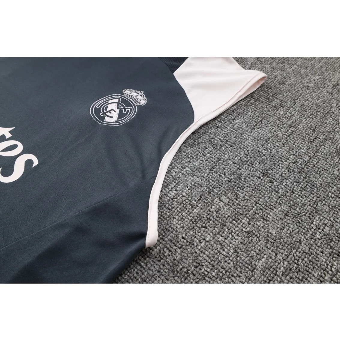 Adidas Football Shoes Sleeveless Jersey Set Men Authentic Breathable Durable Quick-dry Retro Sleeveless Jersey Set Grey