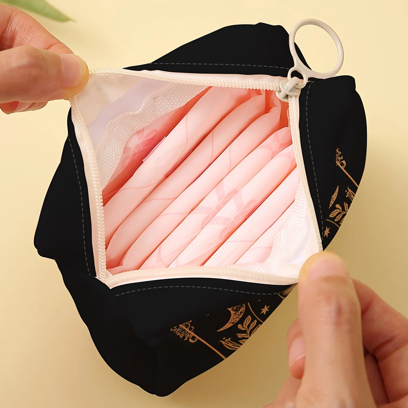 1 pc Cat pattern printed sanitary napkin storage bag, lightweight tissue bag for women's products, sanitary tissue bag