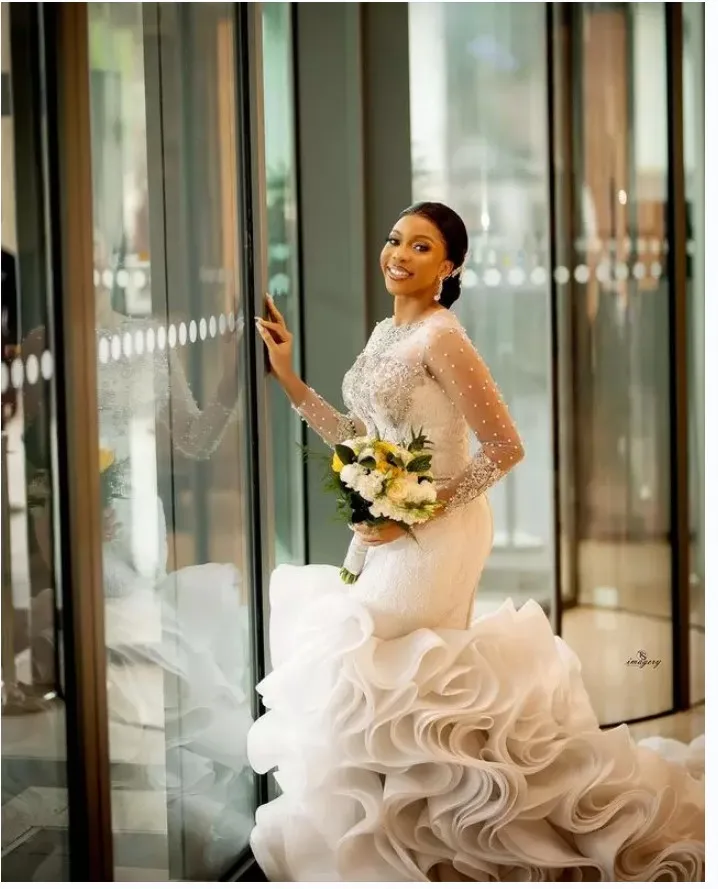 Modern Pearls Scoop Neckline Mermaid Wedding Dresses with Lace Appliques Sweep Train Long Sleeves Tiered Rufffles Bridal Gowns