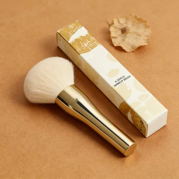 Extra-Large Soft-Bristled Makeup Brush High-Quality Facial Powder Brush Blush Brush for Effortless Application 1