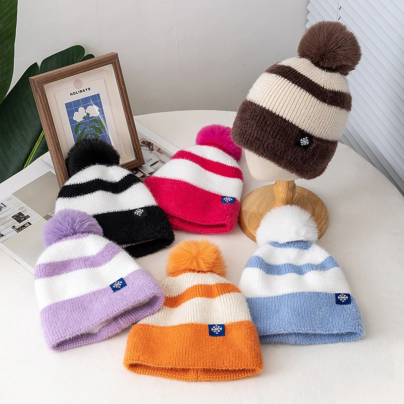 Hot Sale Women Beanie Hat Color Blocked Style Plush Fur Lined Pompoms Winter Hat Fashion Warm Beanie For Woman Girl