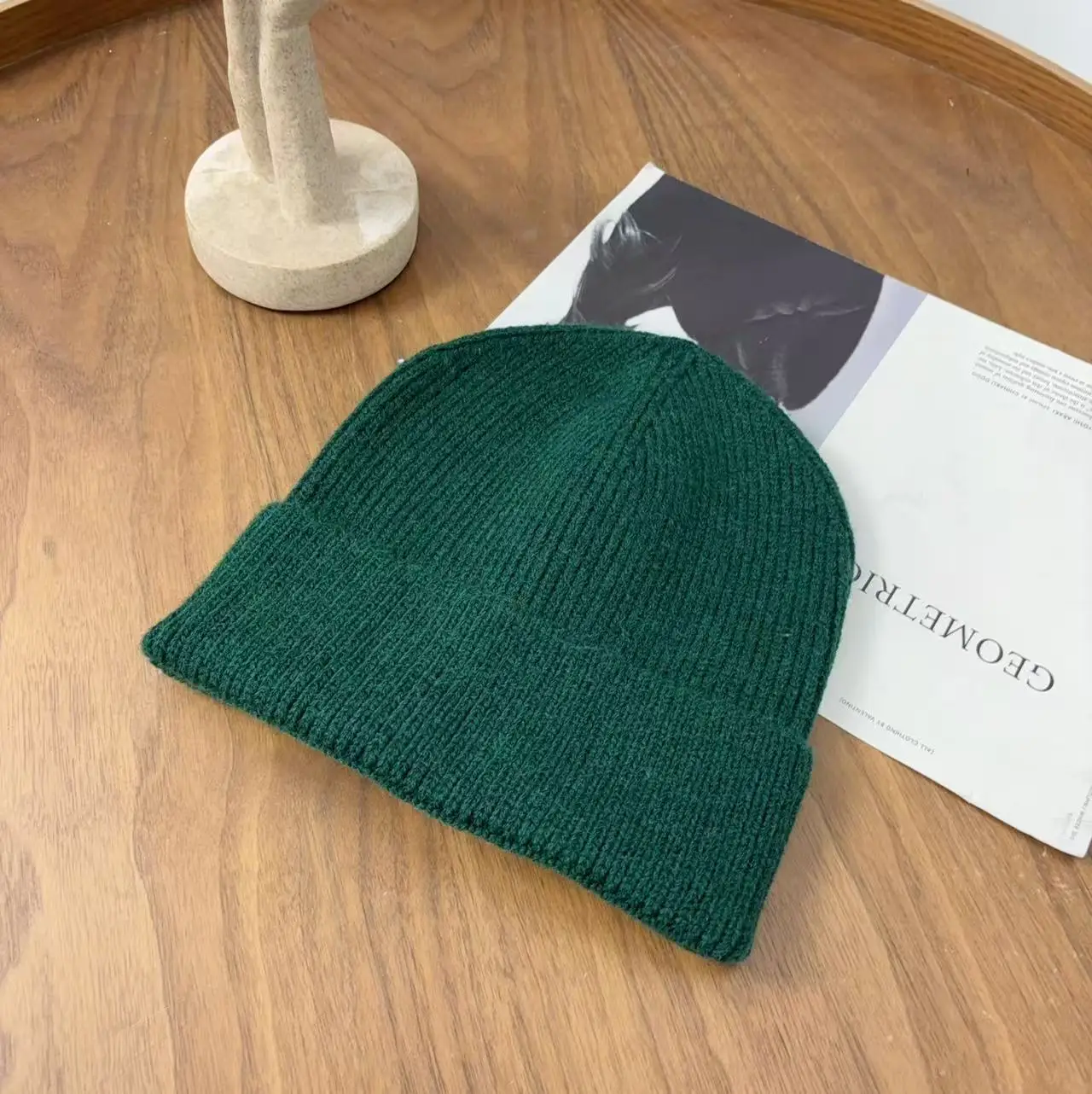 VISROVER 12 Farben Einfarbige Acryl-Mützen Wintermütze für Damen, am besten passende Acryl-Damenmützen für den Herbst, warme Skullies im Großhandel – Detail 17