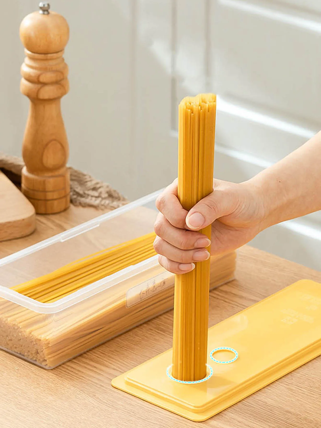 Sealed Kitchen Noodle Spaghetti Container Refrigerator Fresh-Keeping Storage Box Plastic Reusable Refrigerator Organizer Boxes 2