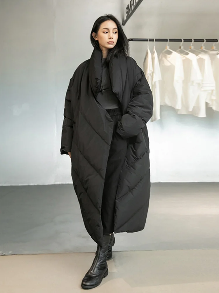 [EAM] Loose Fit Black Long Down Jacket New Stand Collar Long Sleeve Warm Women Parkas Fashion Tide Autumn Winter 2024 1DD1640