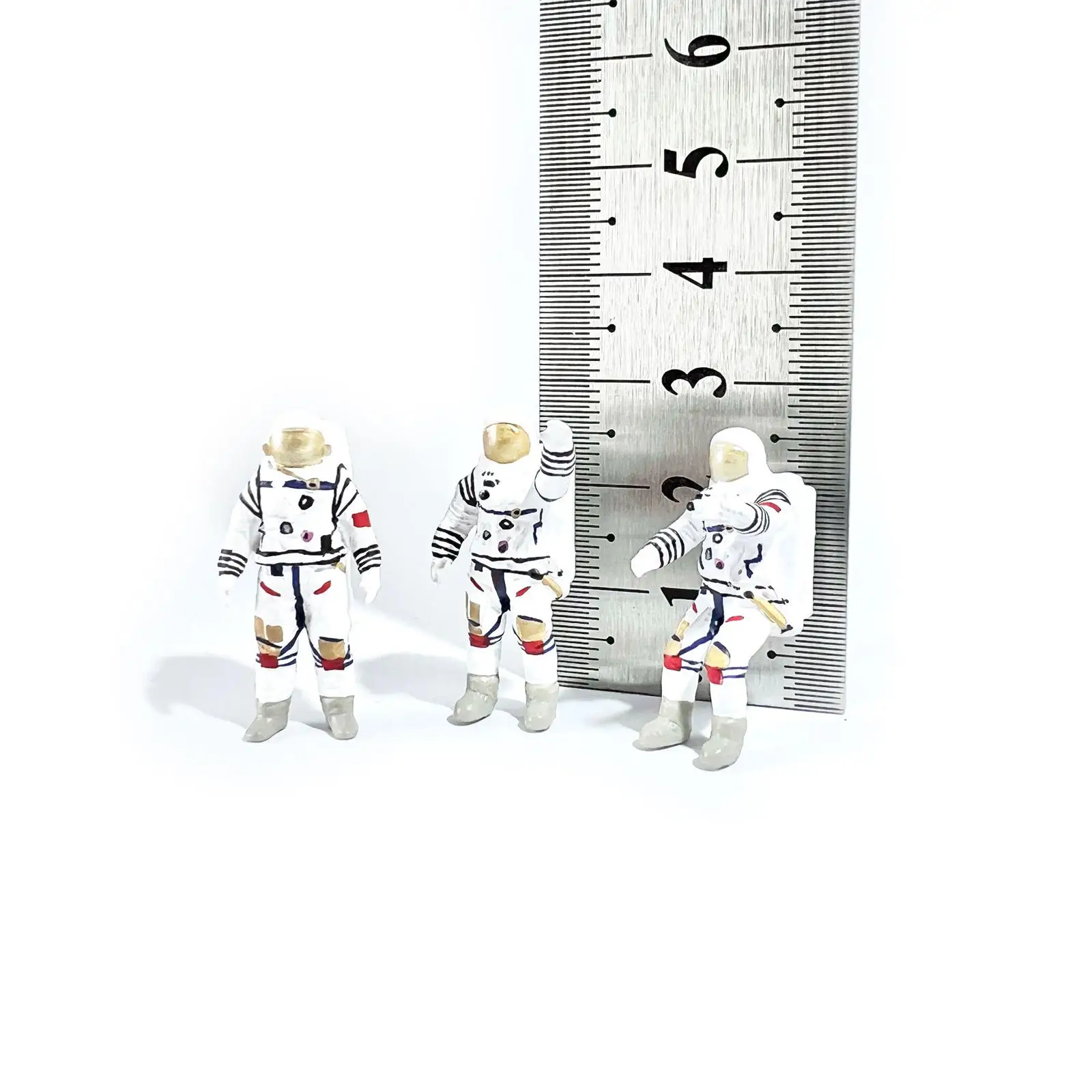 

3Pcs 1/64 Scale Astronaut Figurines for Diorama Micro Landscapes Dollhouse