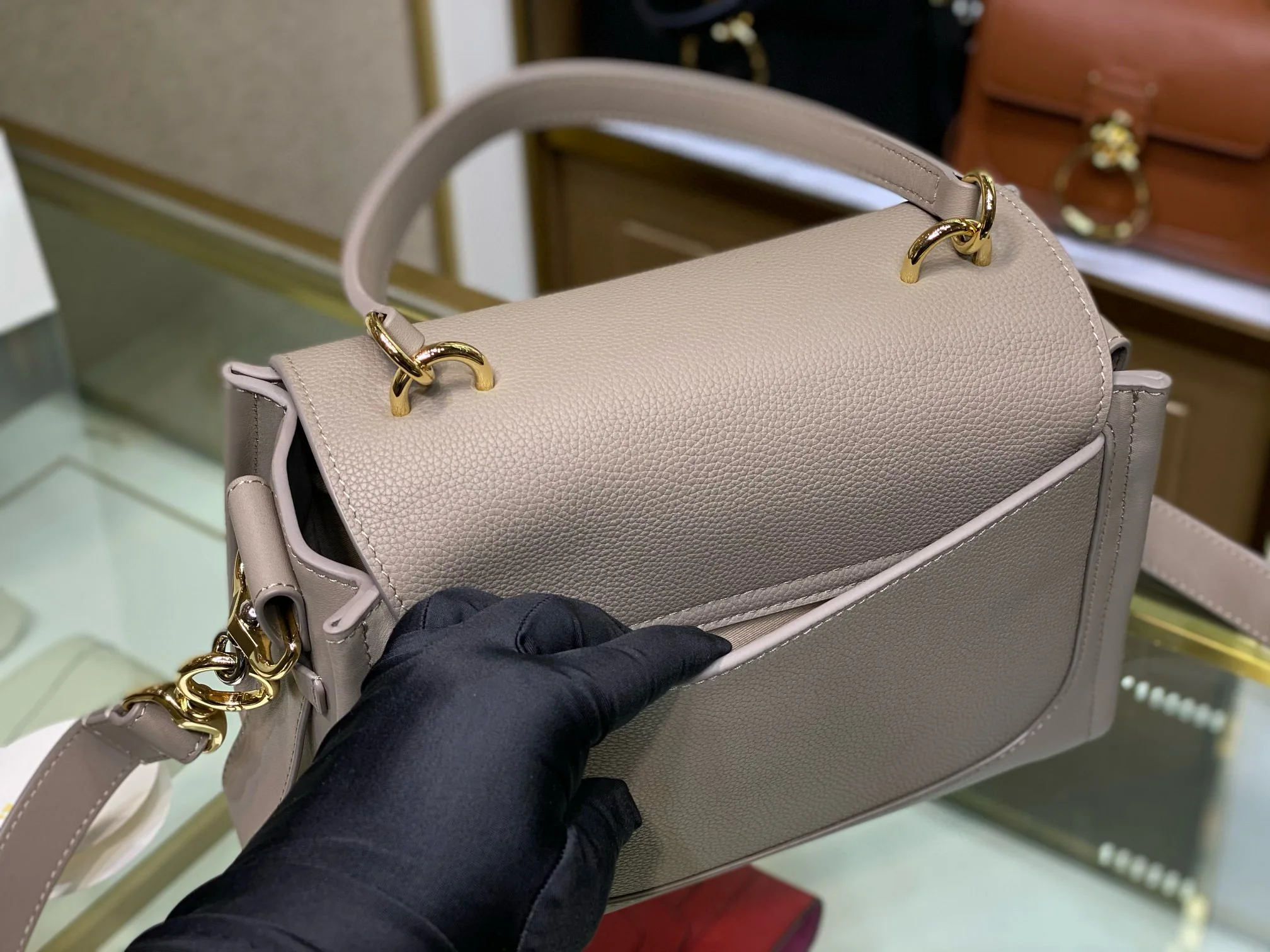 여성용 절묘한 다크 브라운 가죽 핸드백, 2024 마스터 품질, 우아하고 내구성