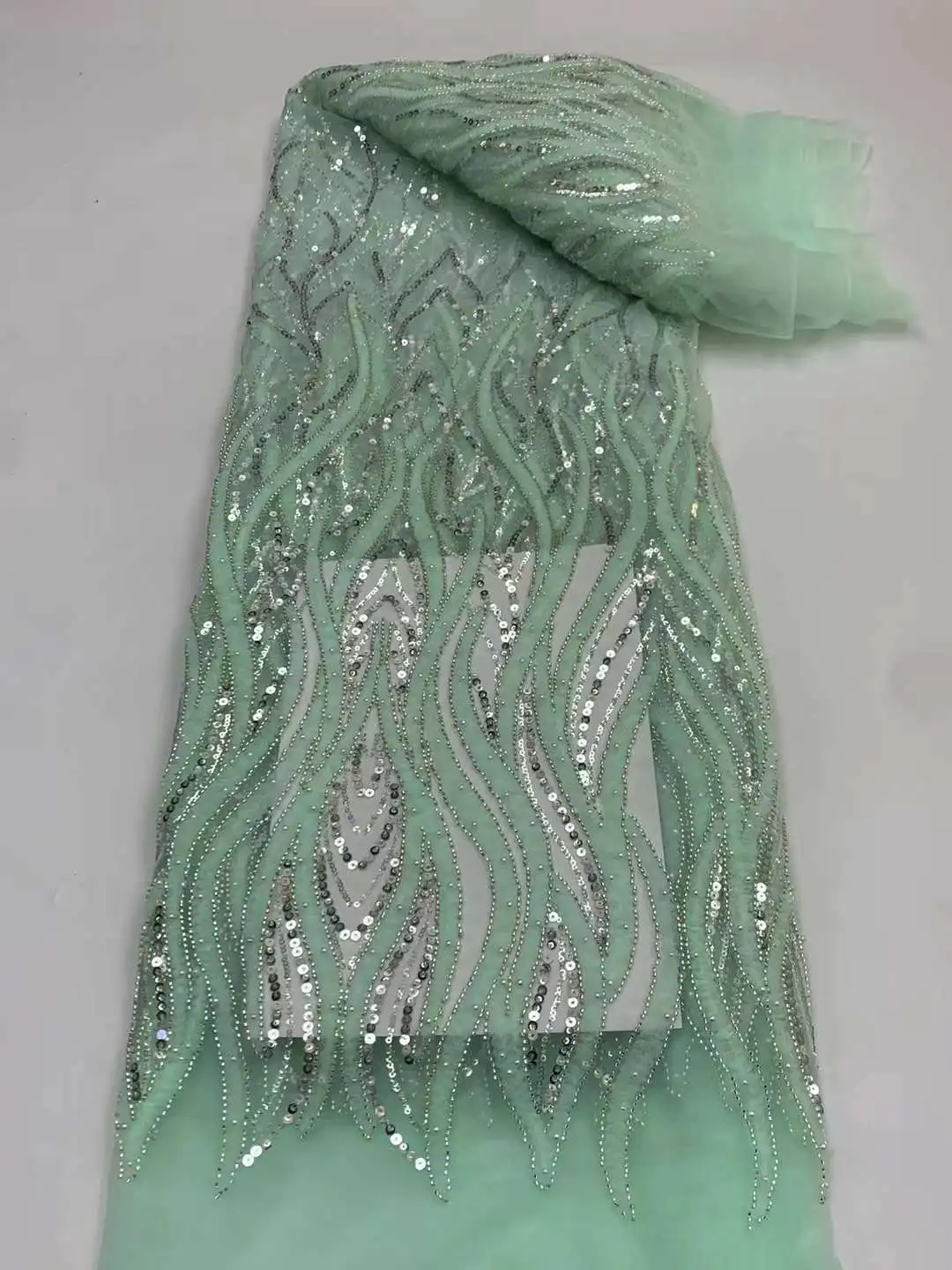 

2023 Luxury Elegant Handmade Embroidery Sequins Beaded Lace High Quality African Sequins Lace Fabric for Wedding Sewing XB62RF