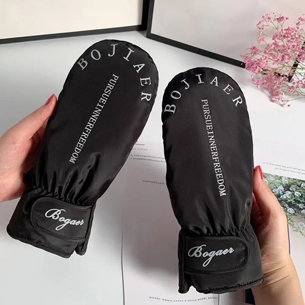 

Anti-lost Buckle 1 Pair Simple Cold Winter Girls Sports Cycling Gloves Comfortable Snow Mittens Non-slip for Home