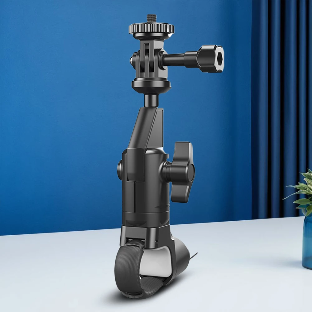 Support de guidon rotatif 360° anti-vibration pour GoPro fixé sur un guidon de moto, montrant la rotation fluide.