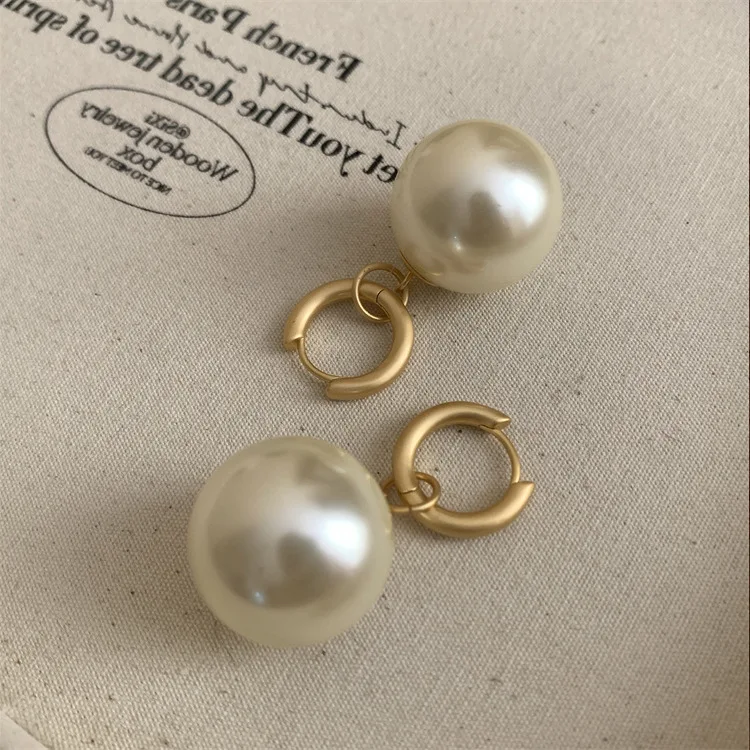 French Retro Temperament Exaggerated Imitation Pearl Metal Dangle Earrings For Women Fashion Elegant Jewelry Party Gifts